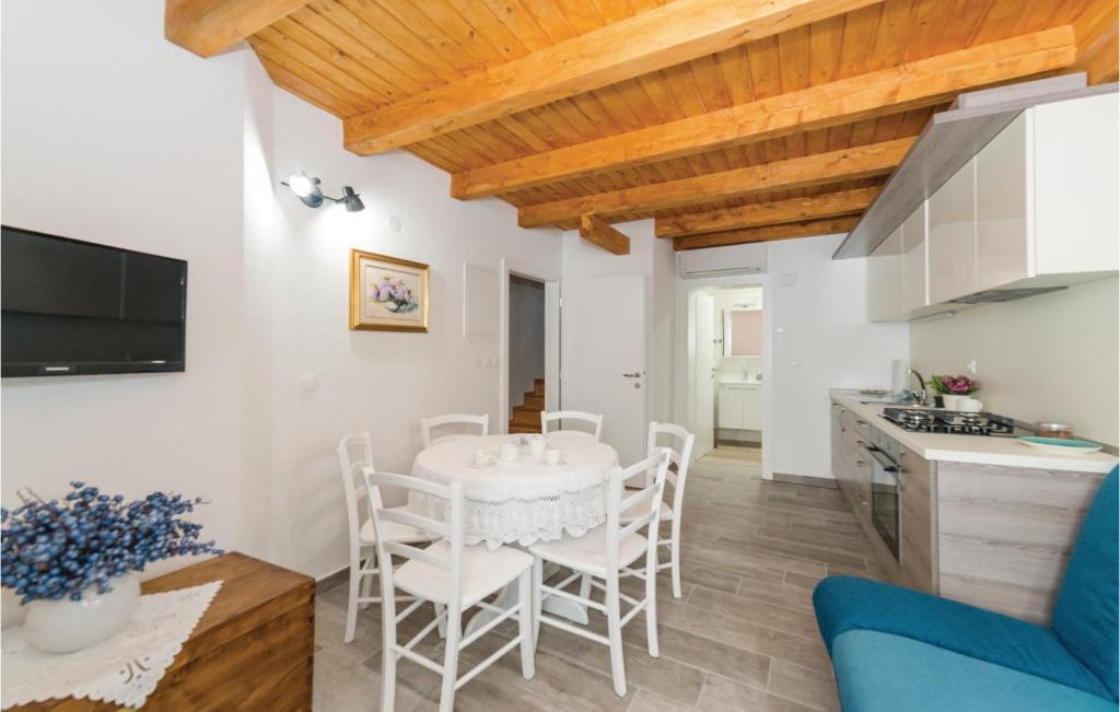 Awesome Home In Pag With Wifi photo 2