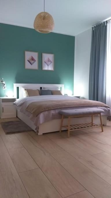 White brick Apartment photo 2