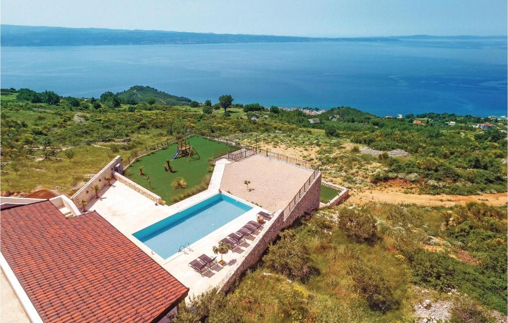 Eight-Bedroom Holiday Home In Podstrana — photo 1