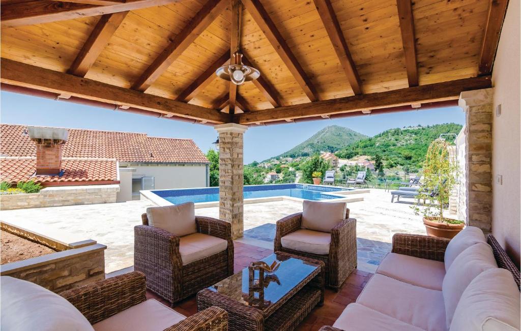 Three-Bedroom Holiday Home In Orasac photo 2