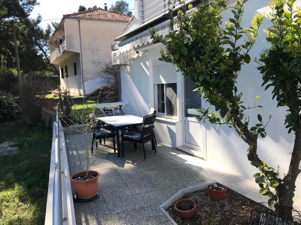 TONA APARTMENTS — photo 1