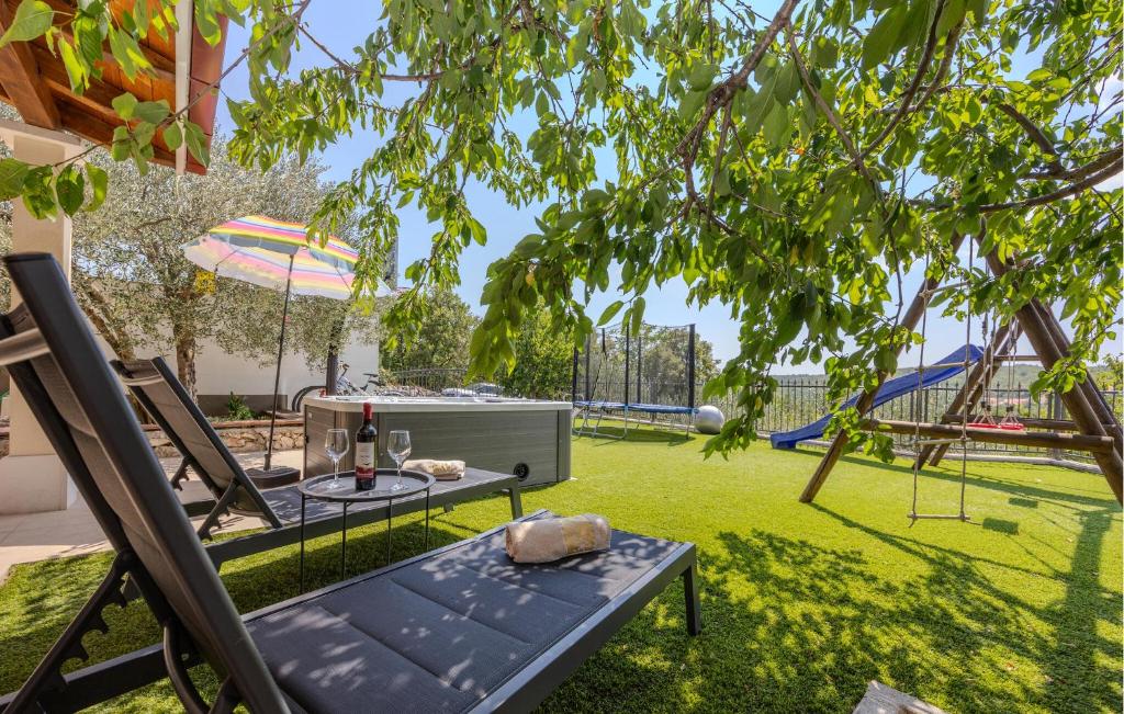 Three-Bedroom Holiday Home In Katuni photo 2
