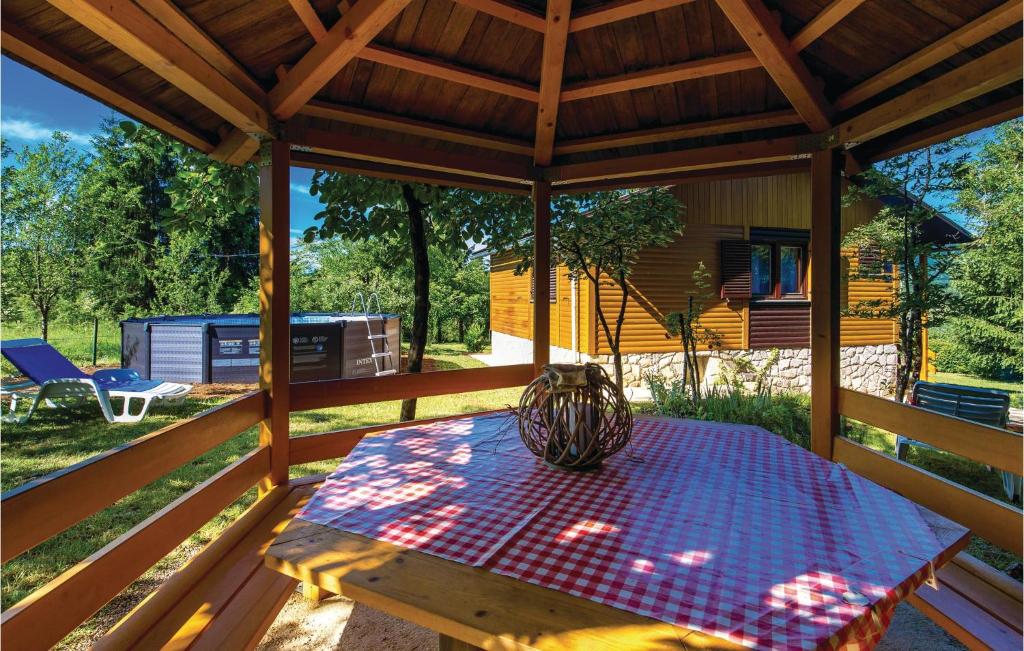 Two-Bedroom Holiday Home In Trosmarija photo 2