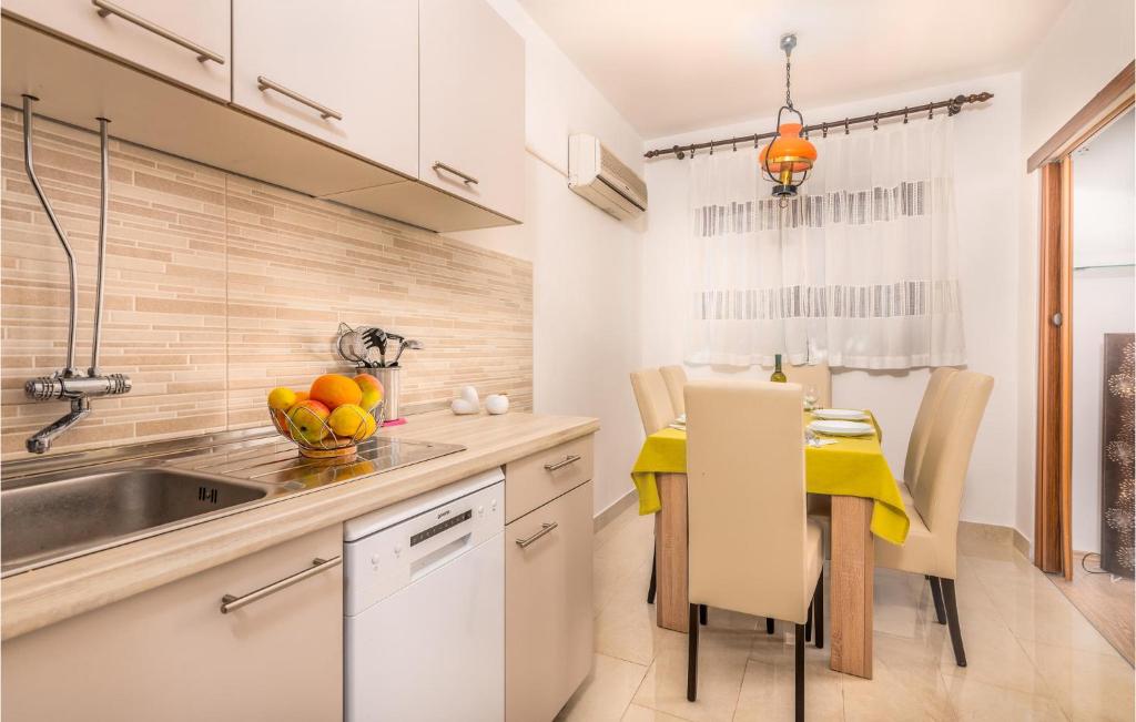 3 Bedroom Nice Apartment In Krk photo 3