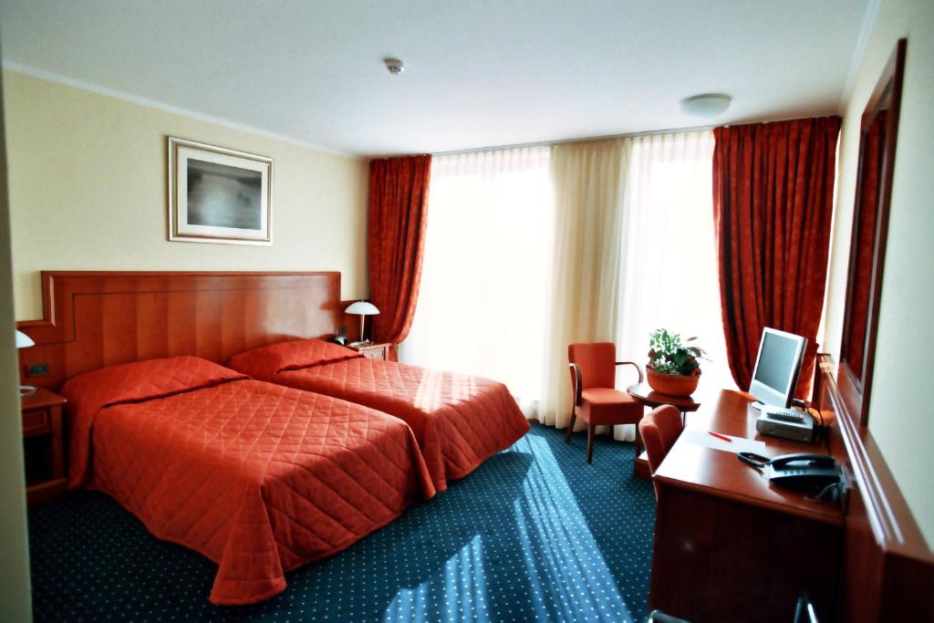Hotel Savus photo 2