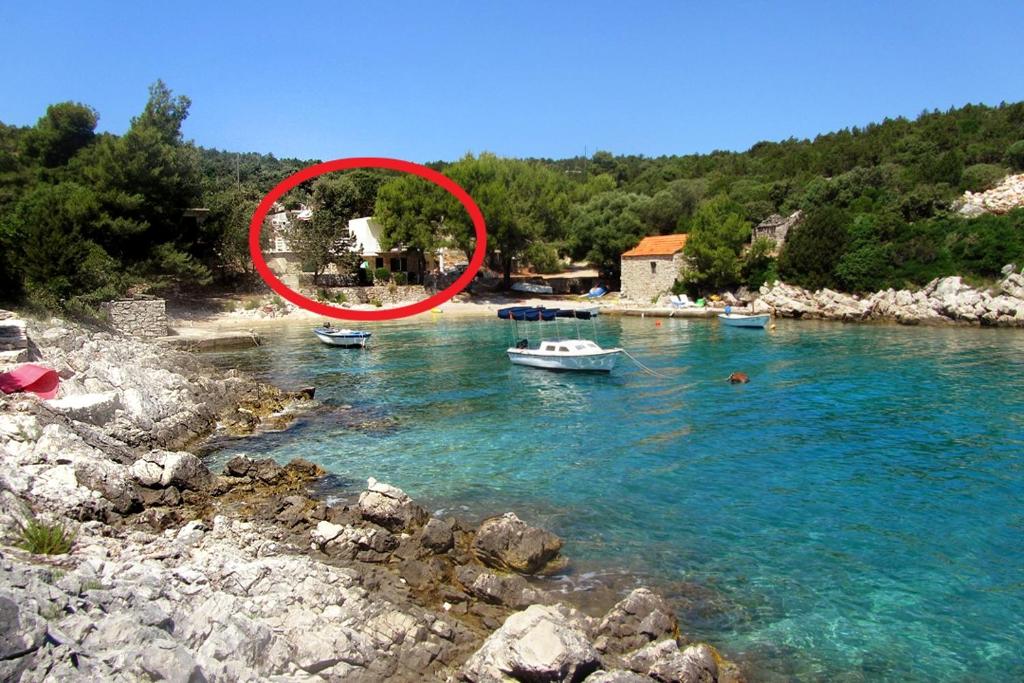 Apartments by the sea Cove Milna - Zastrazisce — photo 1