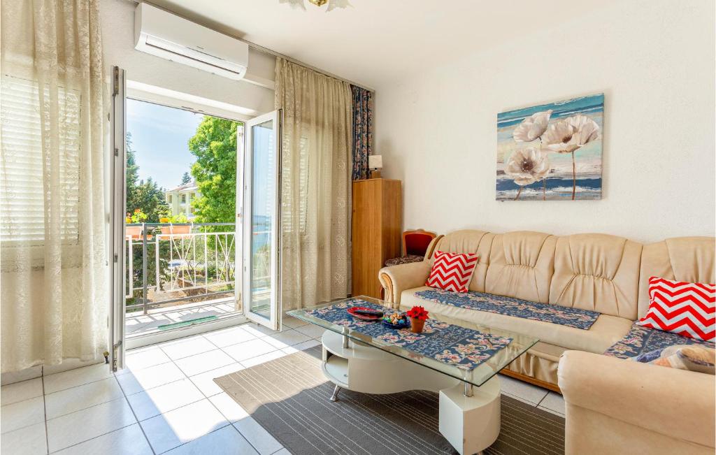 Beach Front Apartment In Krk With House Sea View photo 3