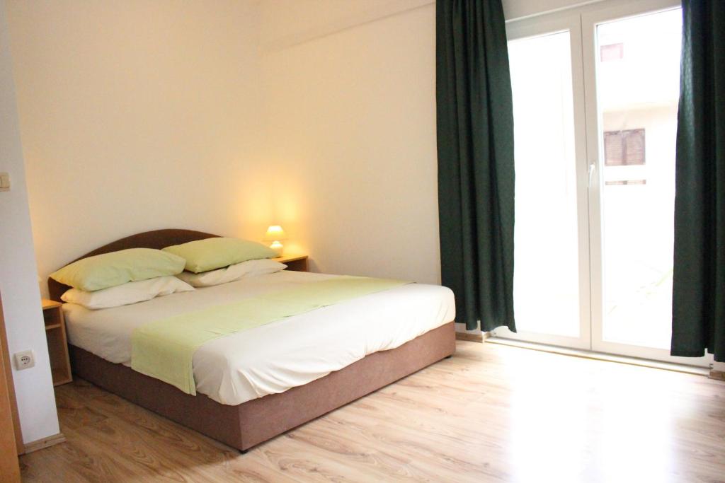 Apartments by the sea Slatine photo 2
