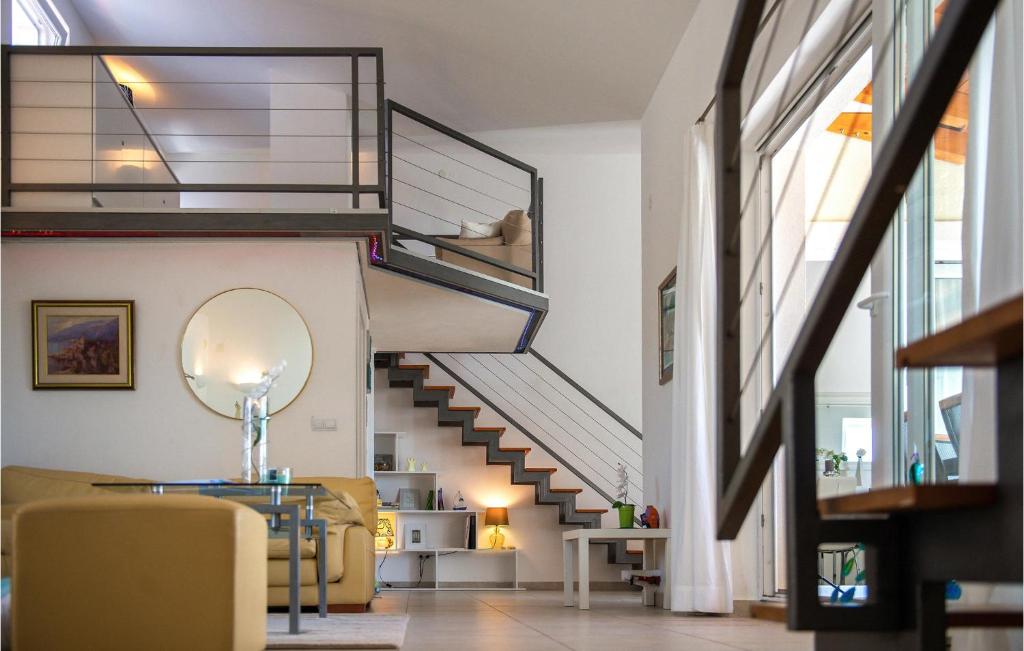Amazing Home In Linardici With Wifi photo 3