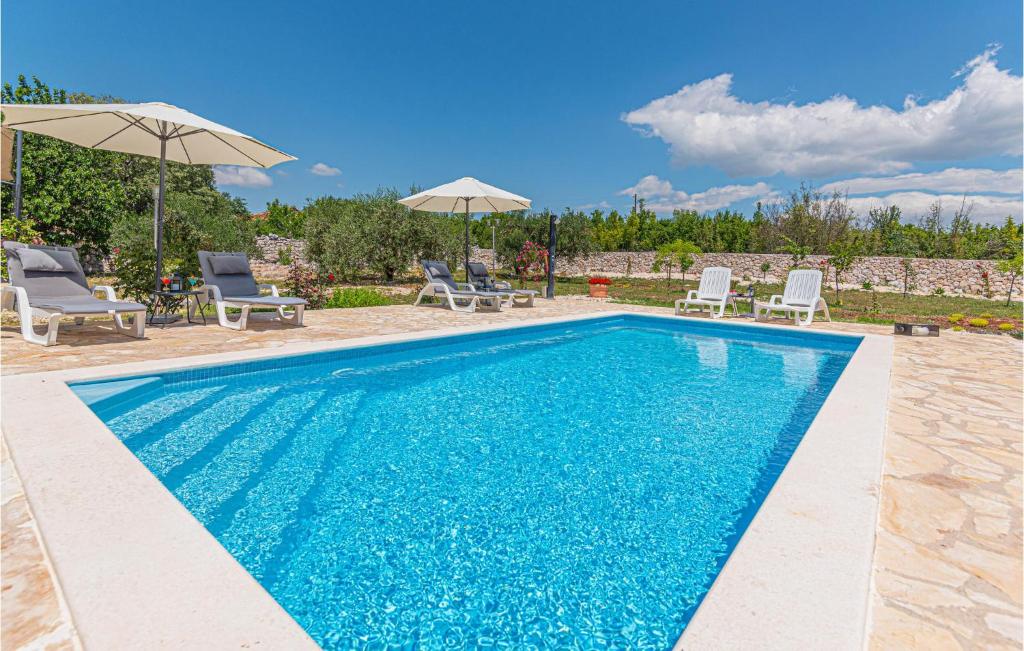 Three-Bedroom Holiday Home In Vinovo Donje — photo 1
