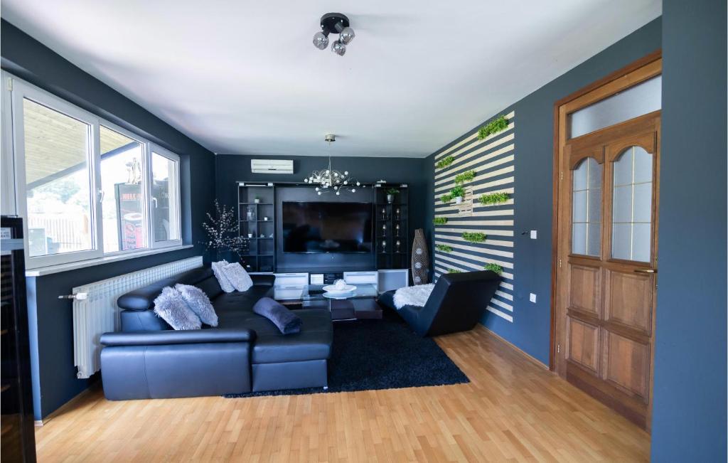 Amazing Home In Fericanci With Sauna photo 3