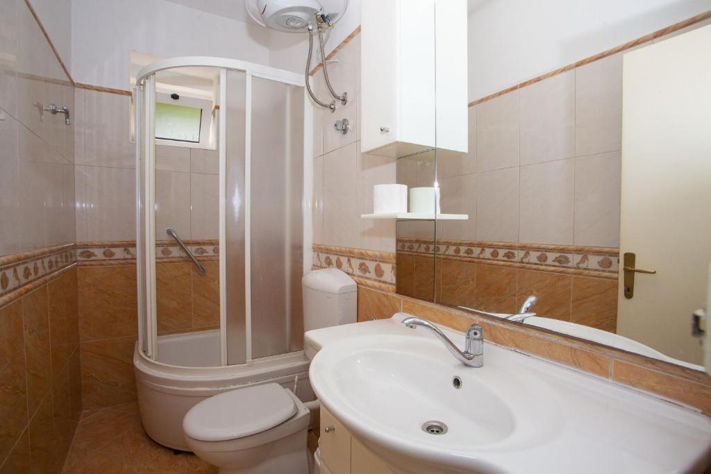 Apartments with parking space Podgora photo 3