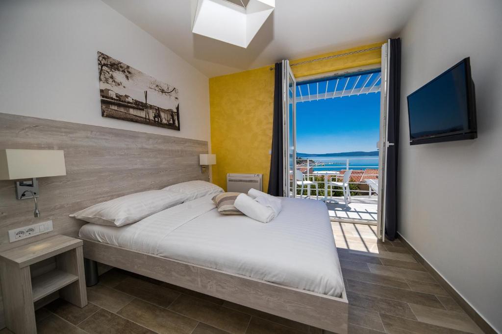 Family-friendly apartments with swimming pool Selce photo 2