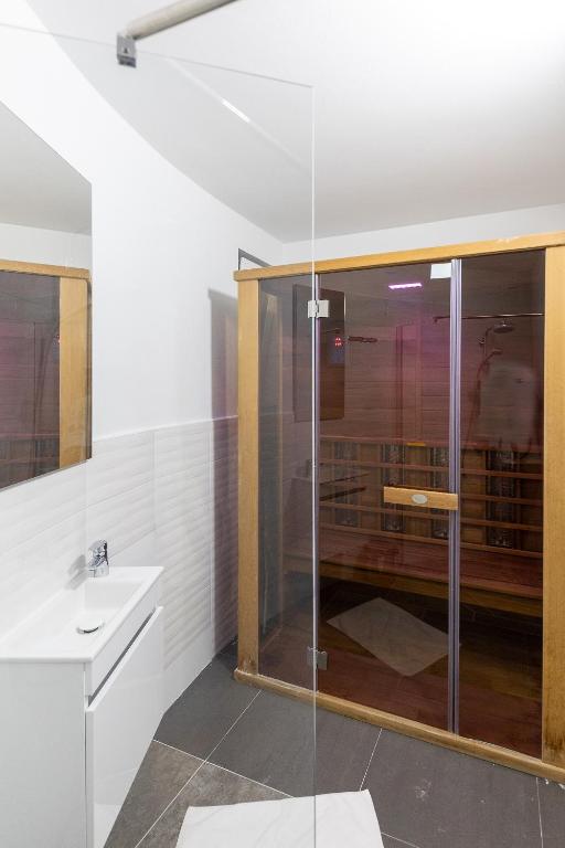 Family-friendly apartments with swimming pool Selce photo 3