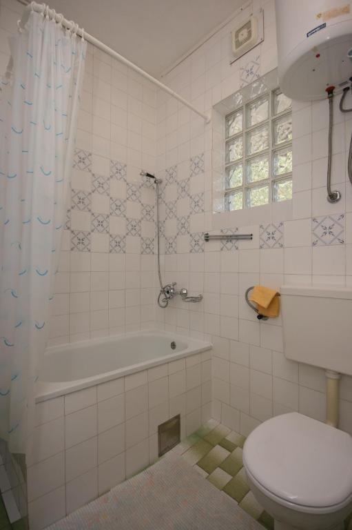 Apartments with parking space Podaca photo 3