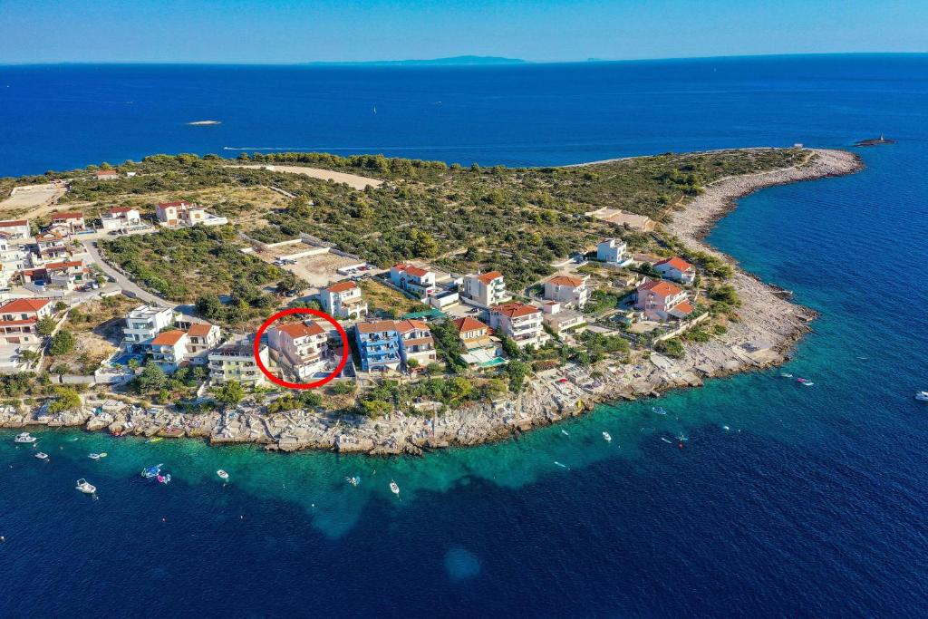 Seaside apartments with a swimming pool Razanj — photo 1