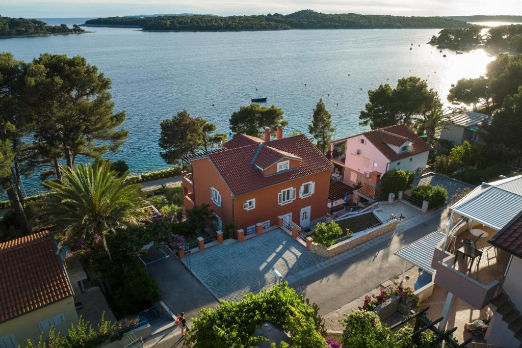 Seaside apartments with a swimming pool Losinj — photo 1
