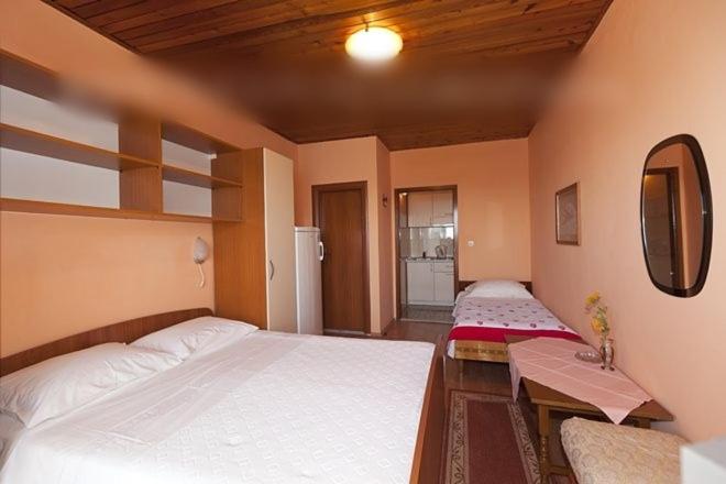 Studio apartment in Tucepi with sea view photo 2