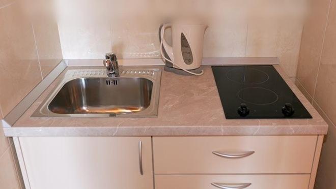 Studio apartment in Tucepi with sea view photo 3