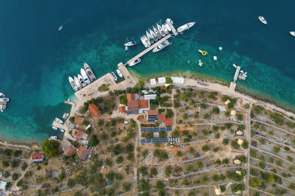 Rooms by the sea Cove Golubovac — photo 1
