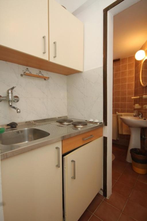 Apartments by the sea Zaklopatica photo 3