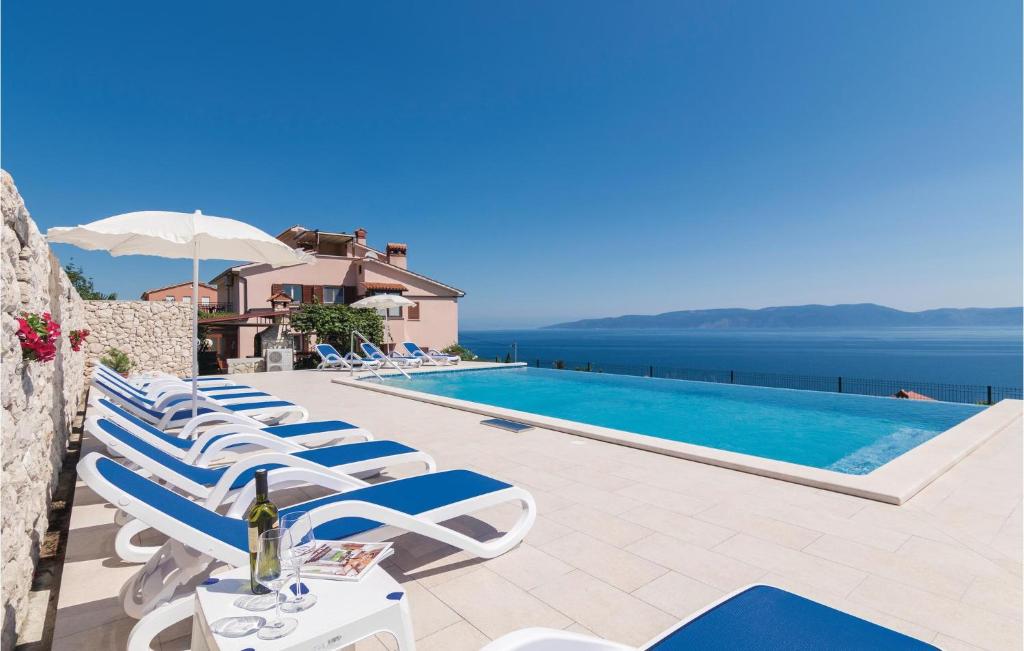 3 Bedroom Cozy Apartment In Labin photo 2