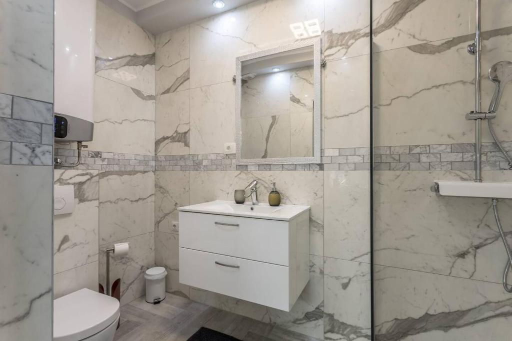 Royal Gold Apartment photo 3