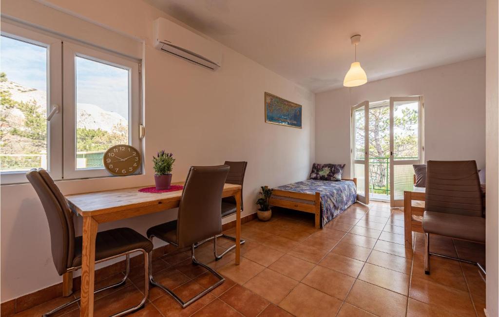 2 Bedroom Beach Front Apartment In Novalja photo 3