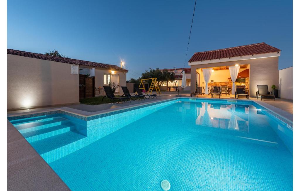 Three-Bedroom Holiday Home In Galovac — photo 1