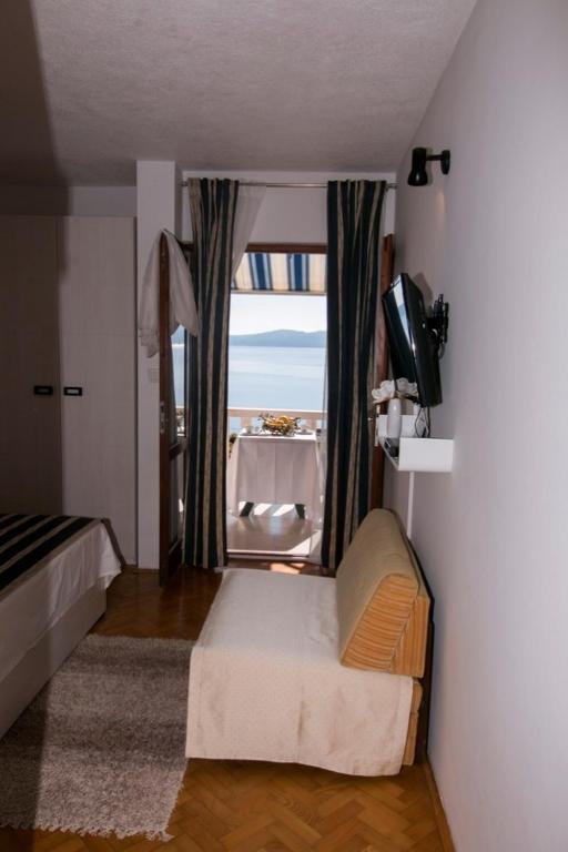 Studio apartment in Pisak with sea view photo 2