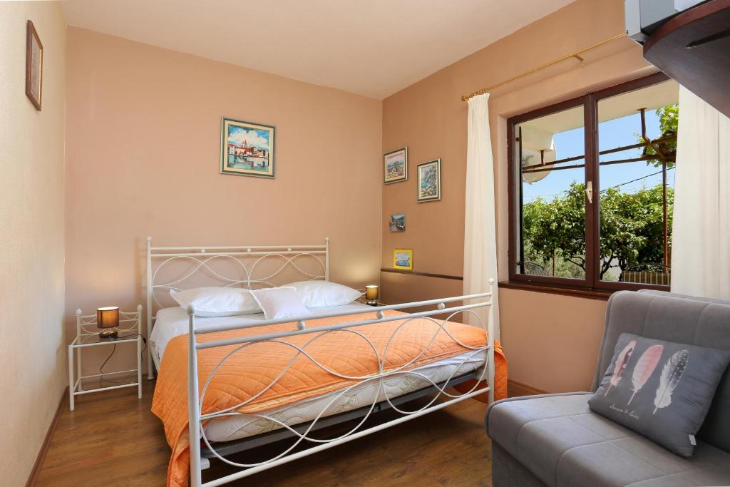 Apartments with parking space Seget Vranjica photo 2