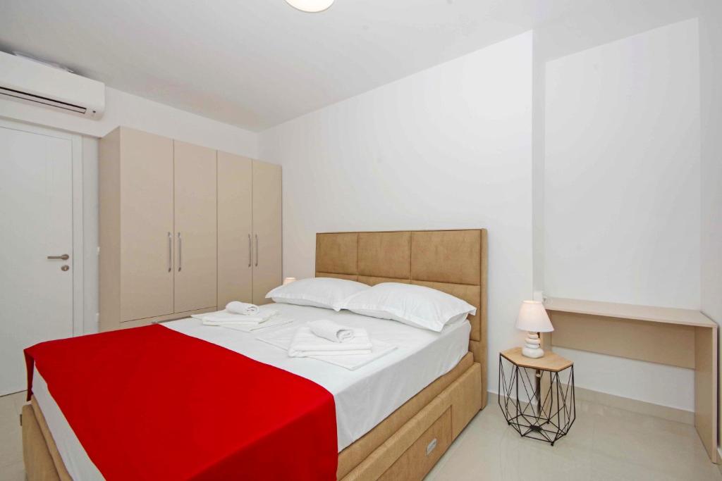 Sunset Apartments photo 2