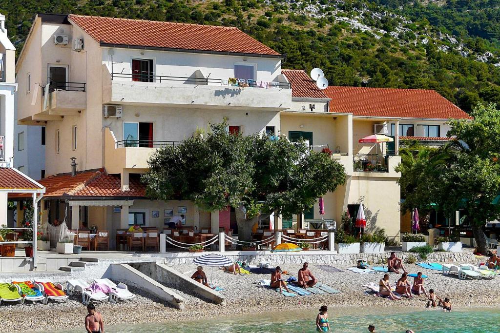 Apartments by the sea Drvenik Donja vala — photo 1
