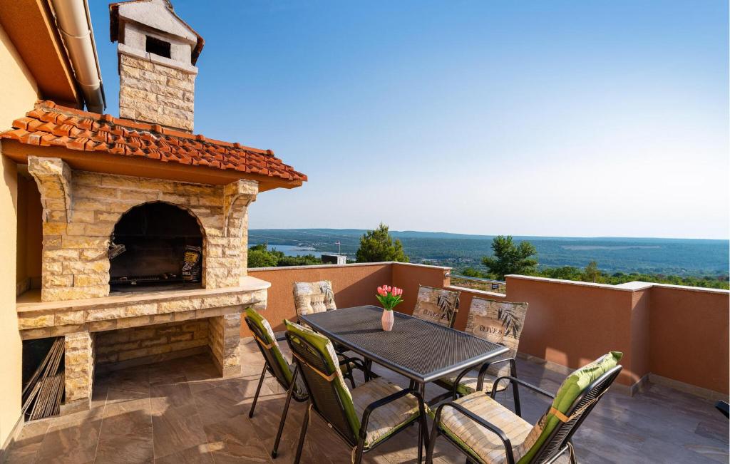 Three-Bedroom Holiday Home In Krusevo photo 2