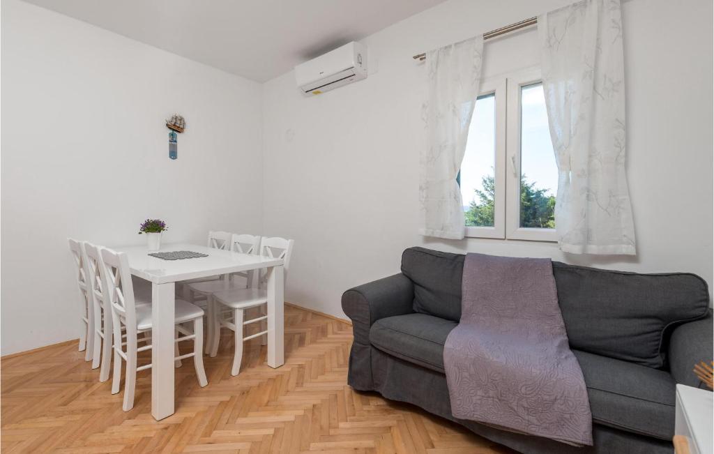 Lovely Apartment In Stara Novalja photo 3