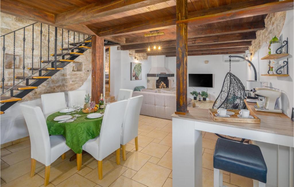 3 Bedroom Lovely Home In Sorici photo 3