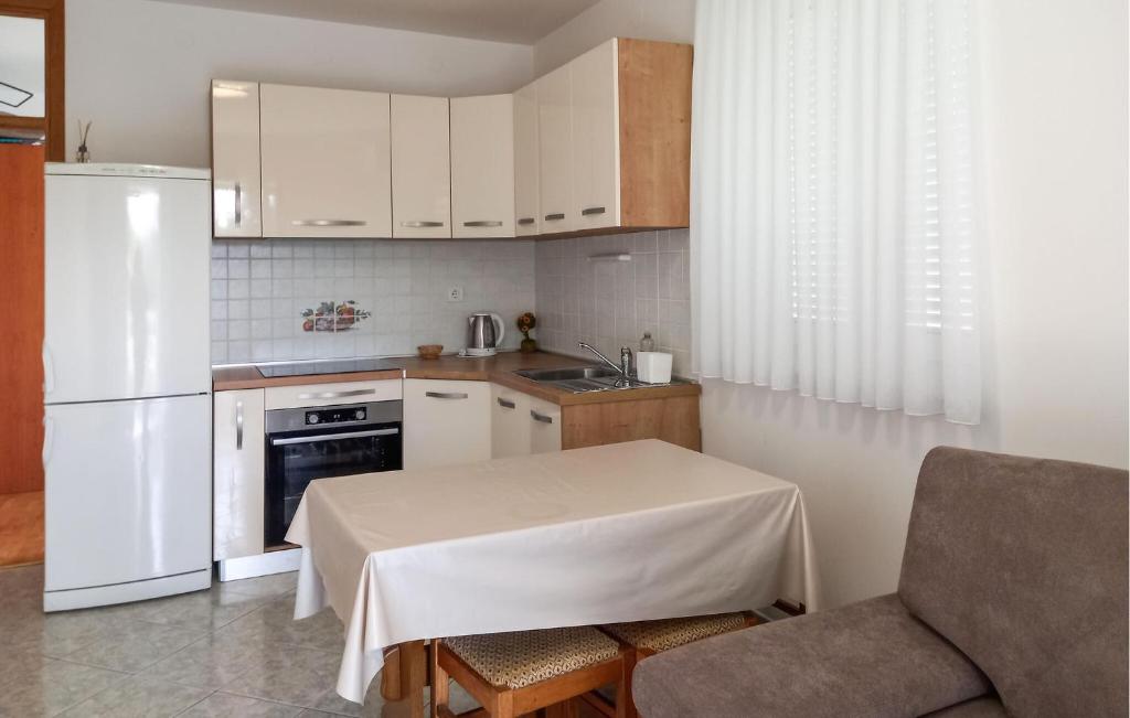 Cozy Apartment In Sveti Filip I Jakov photo 2