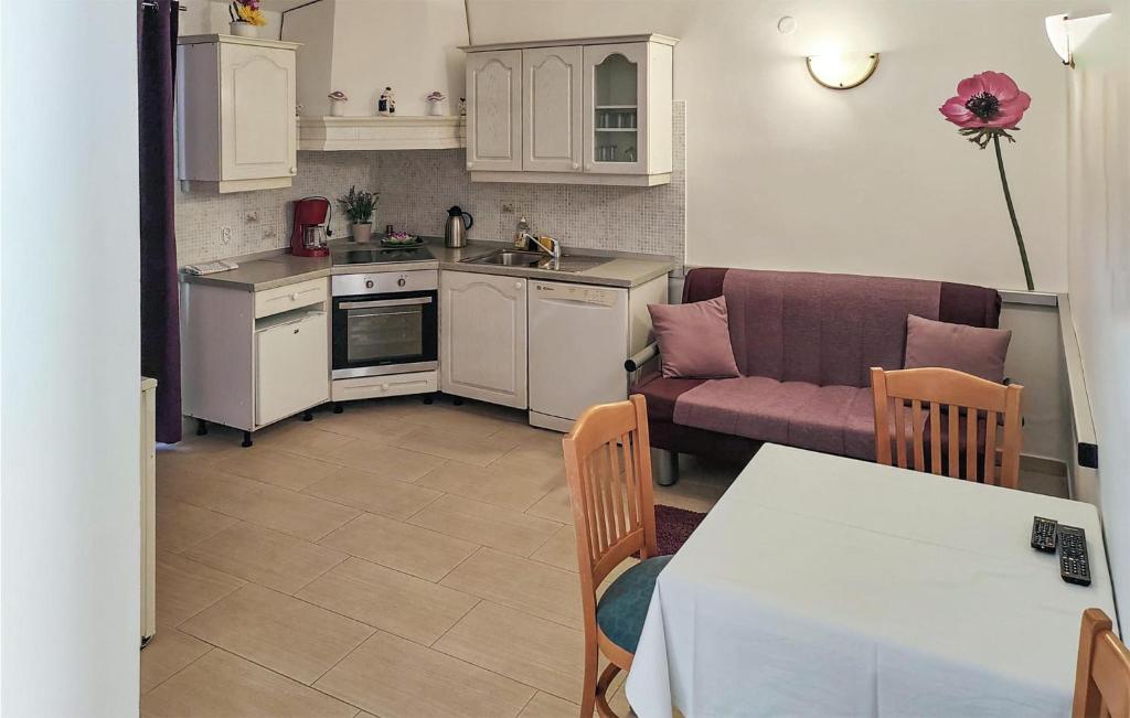 Awesome Apartment In Rtina With Kitchen photo 2