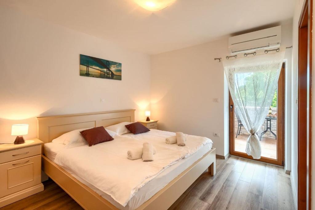 Rustic villa Casa Mate with 2 bedrooms in Tinjan photo 2