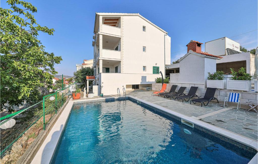 Nice Apartment In Okrug Donji With Wifi — photo 1
