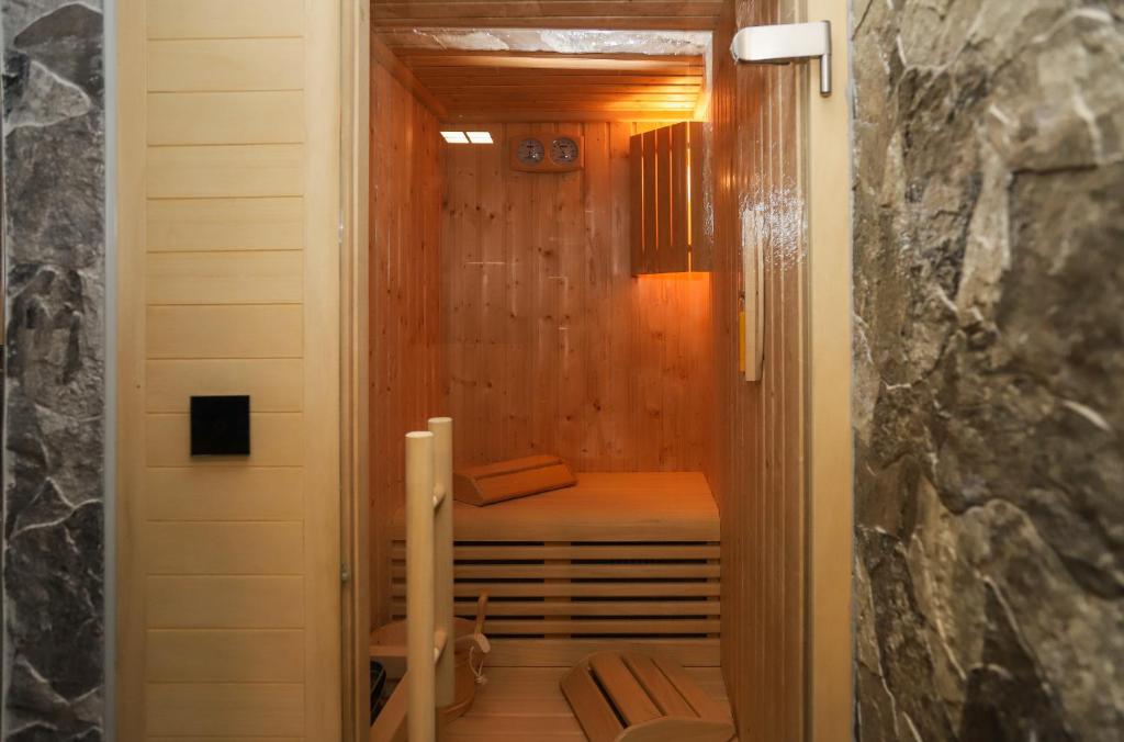 Hotel ZRINSKI photo 2