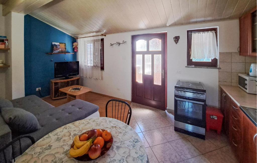 1 Bedroom Pet Friendly Apartment In Medulin photo 3