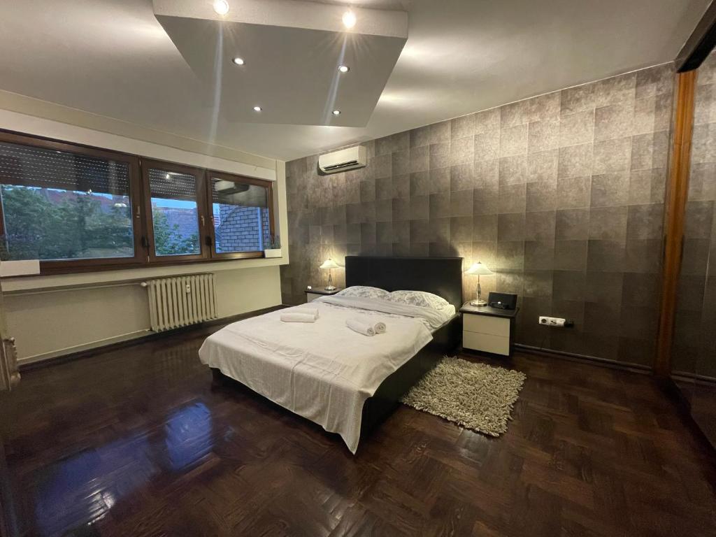 Riverside Luxury Apartment photo 2