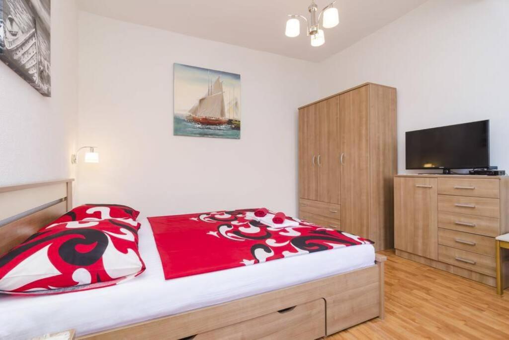 Romantic studio apartment photo 2