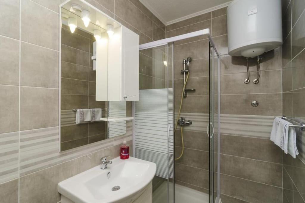 Romantic studio apartment photo 3