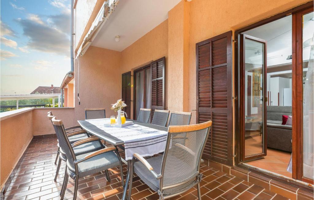Four-Bedroom Apartment In Fazana photo 2