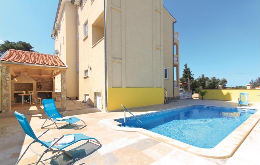Lovely Apartment In Pula With Wifi — photo 1