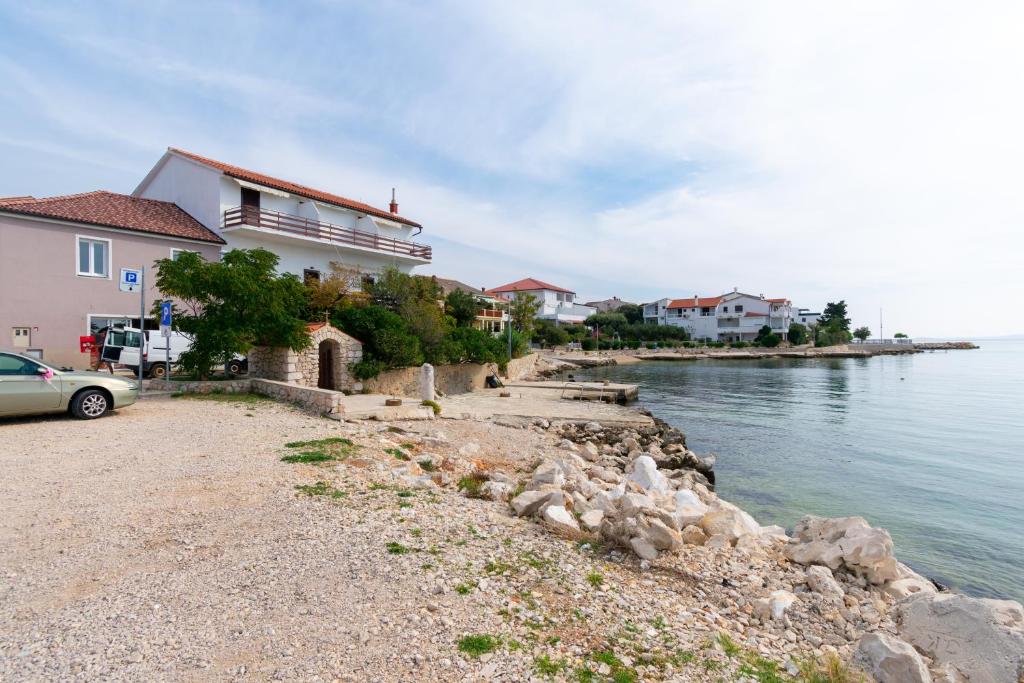 Apartments by the sea Mandre - Pag - 4101 — photo 1