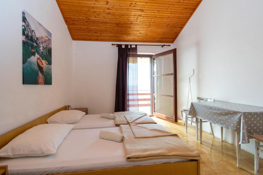 Apartments by the sea Mandre - Pag - 4101 photo 2