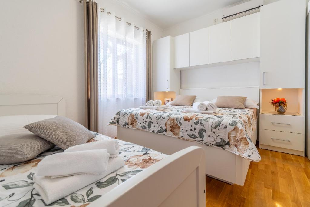 Sweet triple room in Makarska photo 2
